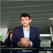 Licenciado en rama de ingeniería informática enseña matemáticas e informática